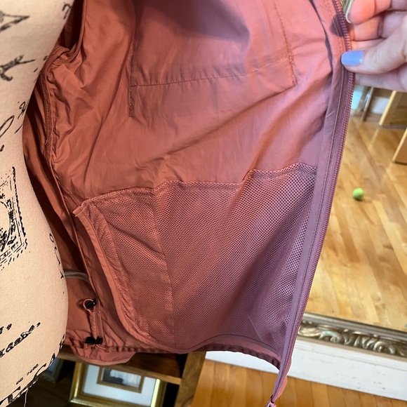 BNWT Fjallraven High Coast Wind Jacket - Dusty Rose. Large - Picture 9 of 12